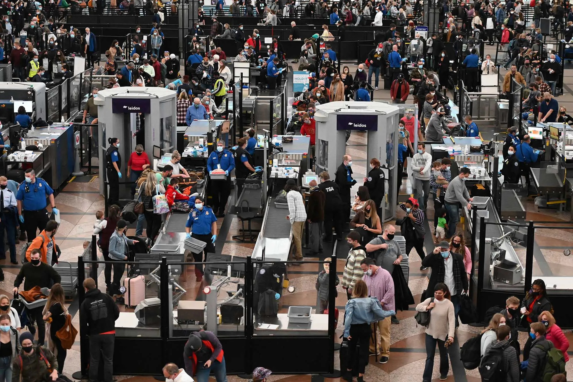 Thanksgiving Air Travel 2025: How to Survive the Chaos When It’s Already Too Late to Change Plans